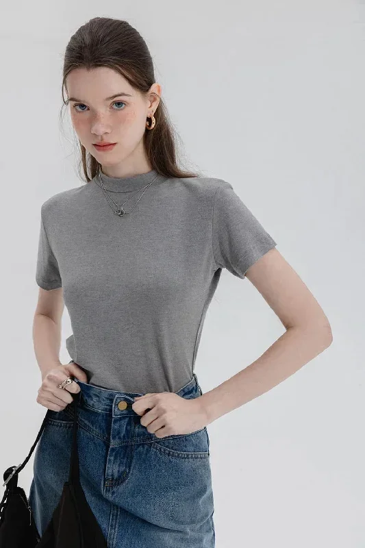 Back Zip Ribbed Top with a Chic Silhouette