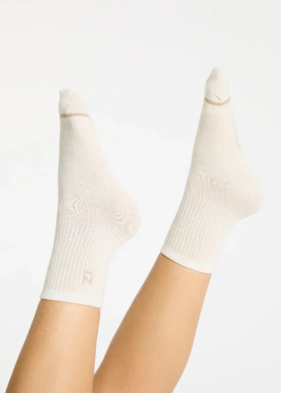 Essential N Quarter Socks