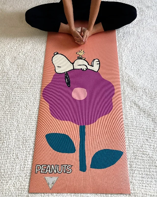 peanuts-x-yeti-yoga-snoopy-flower-tan-yoga-mat