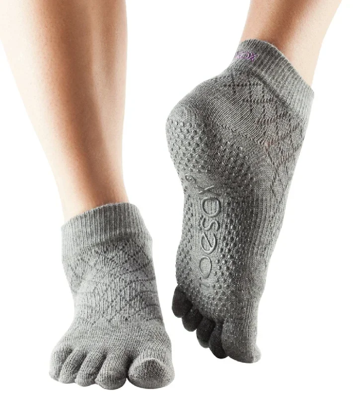 Toesox Ankle Length Full-Toe Yoga Grip Socks Fishnet Storm