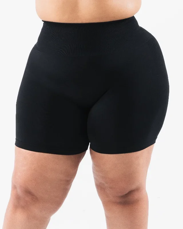 womens-amplify-gravity-short-4-5-black