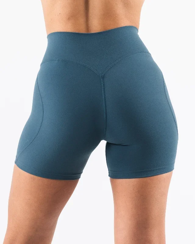 womens-aura-short-5-glacial-lake